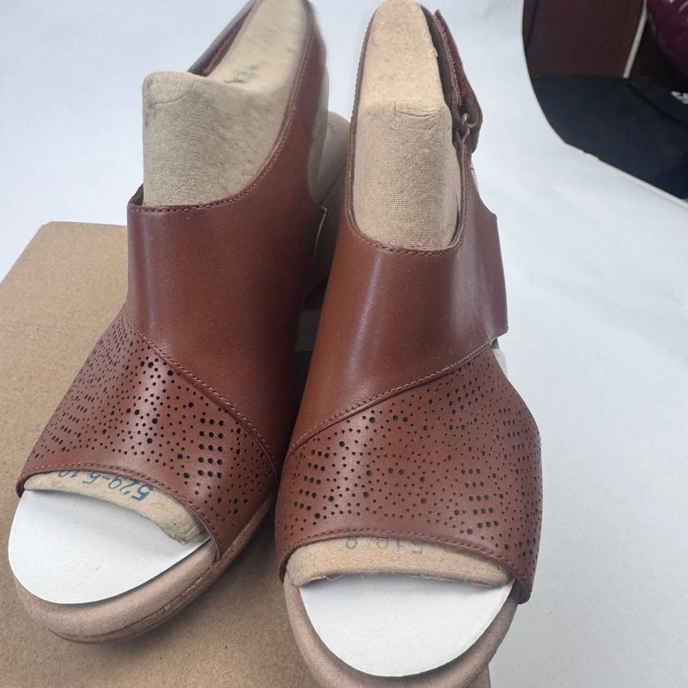 NEW Clarks Women's 10 W Lafley Joy Wedge Sandals Brown 3